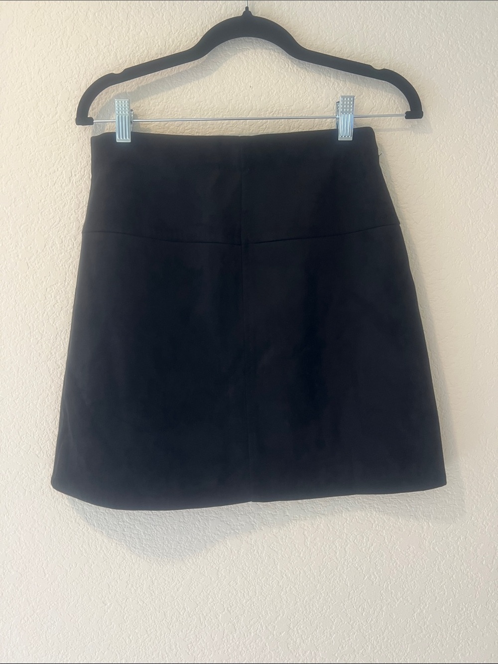 Max Studios, Women's, Size XS Sleek Suede Mini Skirt with Clean Front Seam